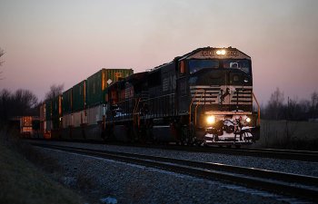 Union Pacific və Norfolk Southern ABŞ-ın ən böyük dəmir yolu operatorunu yaratmaq üçün birləşəcək