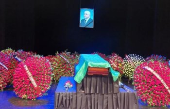 Xalq yazıçısı Elçin Əfəndiyevlə vida mərasimi keçirilib