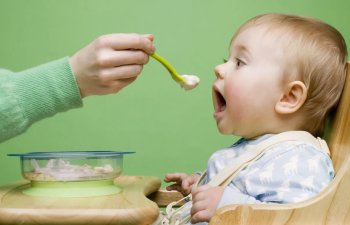 Körpələrə paytaxt və mayonezli salatlar yalnız 8 yaşdan sonra verilə bilər - Pediatr