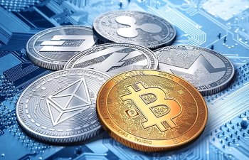 Kripto bazarı: Bitcoin və Ethereum bazarda sabit ticarət olunub
