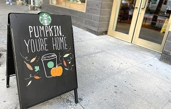 Starbucks Şimali Amerikada mağazalarının 1%-ni bağlayacaq və 900 işçini ixtisar edəcək.
