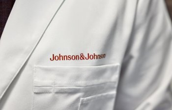 Johnson & Johnson biofarmasevtik şirkəti almaq üçün danışıqlar aparır