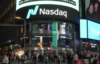 S & P 500 və NASDAQ indeksləri çərşənbə axşamı günü düşdü, Dow Jones yüksəldi