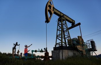 Sanksiya xəbərləri ilə Brent markalı neft 3,5% bahalaşaraq barreli 64,79 dollar olub.