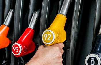 Sankt-Peterburq Birjasında Aİ-92 benzinin qiyməti 3%-dən çox ucuzlaşdı