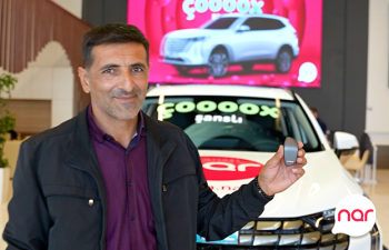 “Nar”ın “Çoox Şanslı” lotereyasının ilk avtomobil qalibi sükan arxasında!