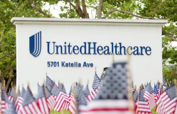 UnitedHealth Group-un xalis mənfəəti 2,6 dəfə azaldı