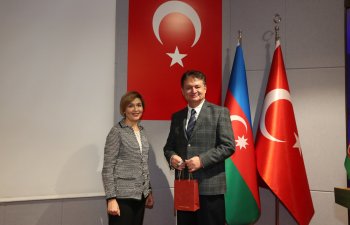 Qərbi Azərbaycana dair "Taşları Toplama Zamanı" kitabı Ankarada təqdim edildi