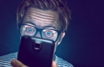 Smartfon asılılığı beyin və gözlərə ciddi zərər vurur - Nevroloqdan 5 vacib tövsiyə