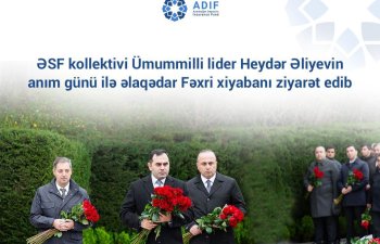 ƏSF kollektivi Ümummilli lider Heydər Əliyevin anım günü ilə əlaqədar Fəxri xiyabanı ziyarət edib
