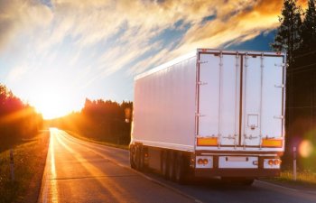 Azərbaycandan avtomobil nəqliyyatı ilə beynəlxalq yük daşımaları artıb