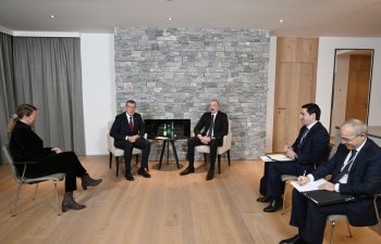 Prezident İlham Əliyev Davosda Çexiyanın Baş naziri ilə görüşüb