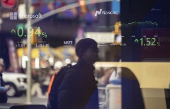 ABŞ fond bazarları əsasən gerilədi: investorlar FED-in qərarlarını və şirkət hesabatlarını qiymətləndirir