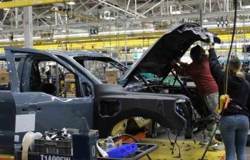 Qlobal avtomobil istehsalçıları elektrikli avtomobil strategiyasını yenidən gözdən keçirir