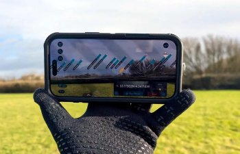 Qış gəzintiləri üçün ideal idman əlcəkləri sensor ekranlarda təmasda aktivdir