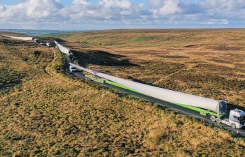 Kənd yolları üzərindən rekord uzunluqlu qanadlar daşınıb