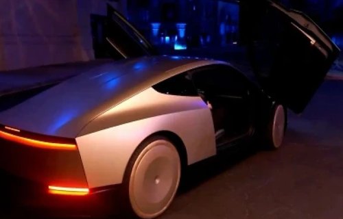 Musk Tesla-dan robotaxı təqdim etdi