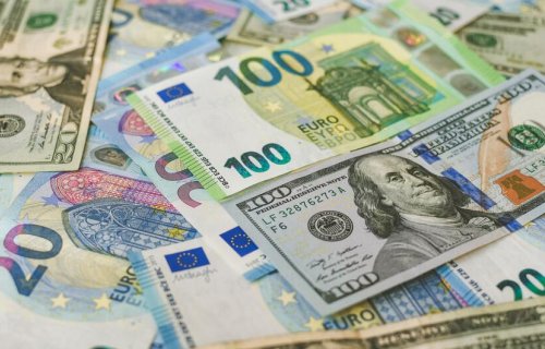 15 avqust 2025 valyuta məzənnələri – Dollar sabit qaldı, avro və rubl ucuzlaşdı