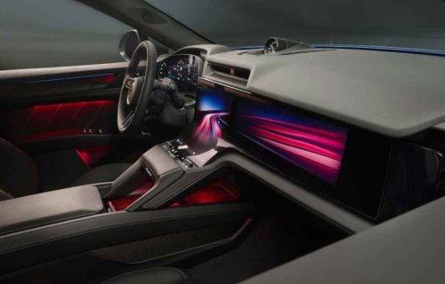 Porsche elektrikli Cayenne ilə performans və futuristik interyeri birləşdirir