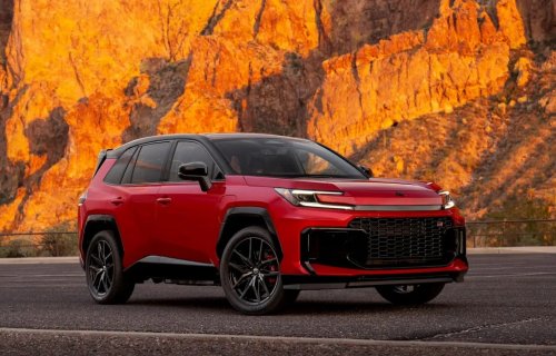 Toyota RAV4 PHEV-in elektrik yürüşünü 58% artıraraq 150 km-ə çatdırıb