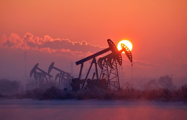 Neftin qiyməti enişi sürətləndirir, Brent 63,39 dollar/barelə qədər ucuzlaşır