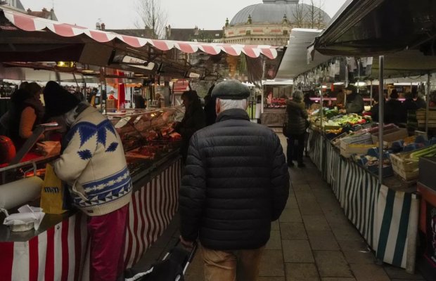 Böyük Britaniya səhmləri cümə axşamı ardıcıl 14-cü gün artıb