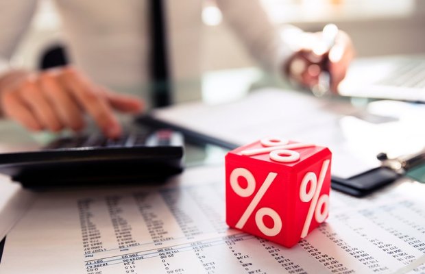 İlk 10 bankda əmanətlər üzrə orta maksimal faiz dərəcəsi aprelin üçüncü ongünlüyündə 20%-dən aşağı düşüb.