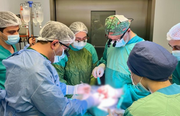 Yeni Klinikada ilk dəfə canlıdan-canlıya qaraciyər köçürülüb
