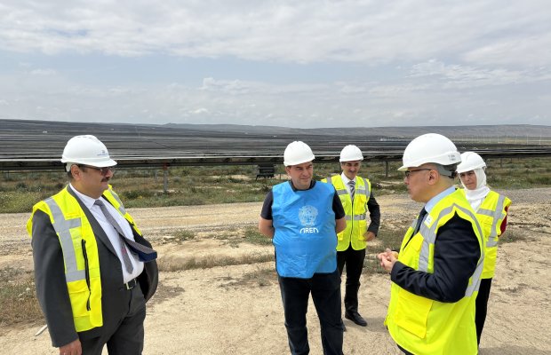 İİTKM əməkdaşları Qaradağ Günəş Elektrik Stansiyasına səfər ediblər