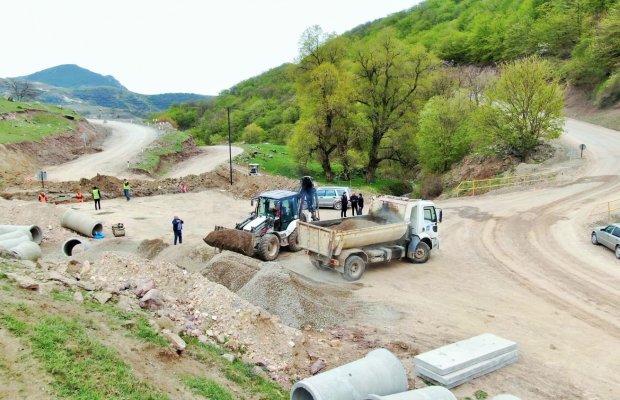 Çovdar-Çaykənd avtomobil yolunun 9.7 km-lik hissəsi əsaslı təmir olunur
VİDEO/FOTO