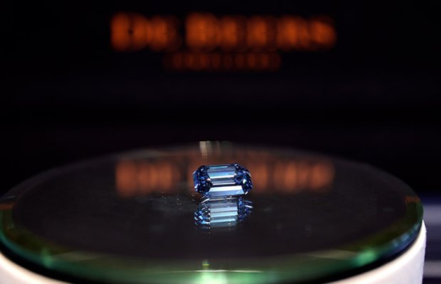 Bloomberg, De Beers almazlarının 10-20% endirimlə gizli satışı haqqında məlumat verdi.