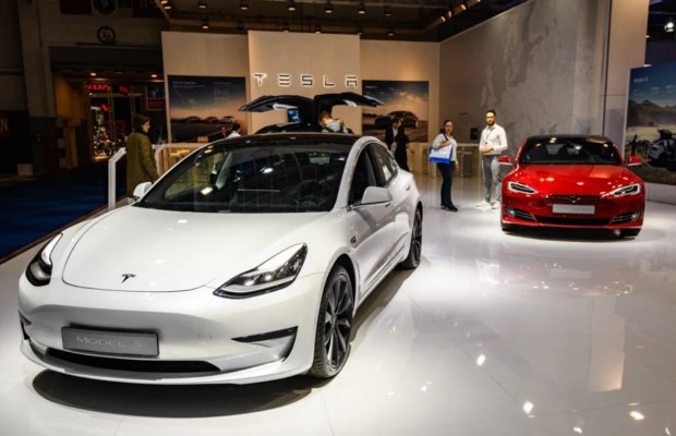 Musk ən azı daha beş il Teslanın sükanı arxasında qalmaq niyyətindədir