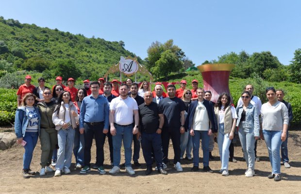 "Azerçay" çay plantasiyalarına mediatur təşkil edib