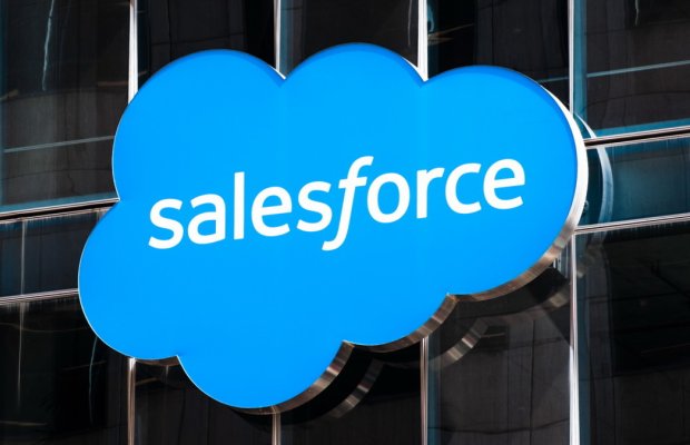 Salesforce rüblük gəliri 8% artaraq proqnozları üstələdi