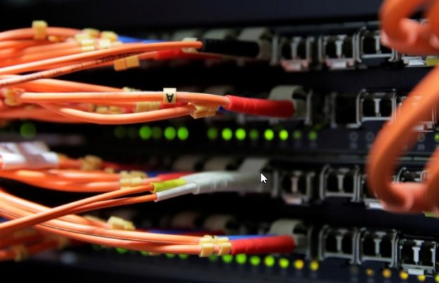 ABŞ ticarət müharibəsi fonunda Avropanın internetə asılılığı təhlükədədir