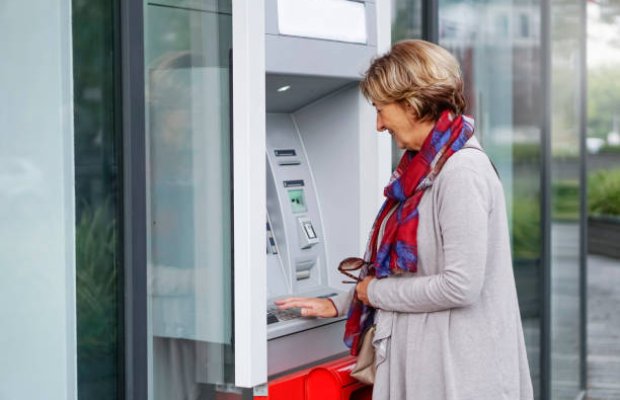 Azərbaycanda qadınlara pensiya təyinatı 12,5% artıb