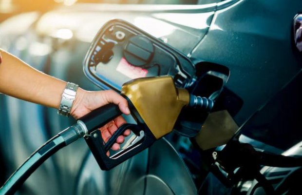 Azərbaycanda avtomobil benzini istehsalı azalıb