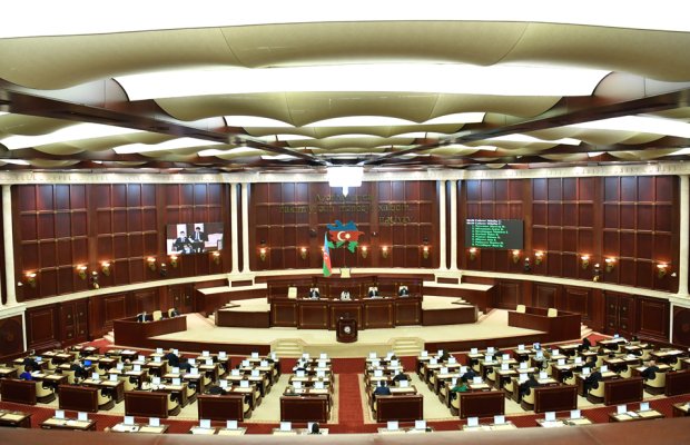 Milli Məclis “Media haqqında” Qanuna təklif edilən dəyişiklikləri təsdiqlədi