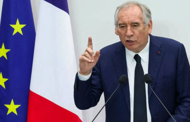 Fransanın baş naziri büdcə kəsirini azaltmaq üçün iki bayramı ləğv etməyi təklif edir