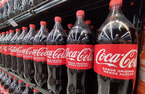 Tramp ABŞ-da Coca-Cola-nı kola reseptində qamış şəkərindən istifadə etməyə inandırıb