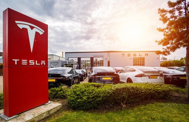 Teslanın gəliri 2-ci rübdə 12%, xalis mənfəəti 16% azalıb