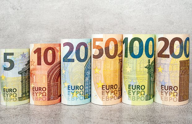 Avro dörd illik maksimum yaxınlığında qalır