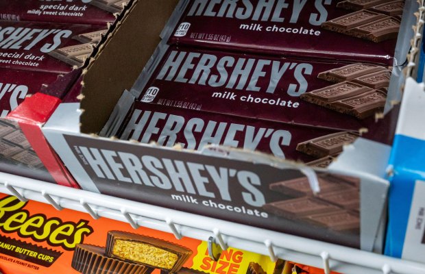 Hershey-in rüblük xalis mənfəəti Q2-də iki dəfə azalıb