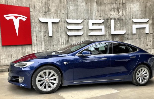 Tesla Çində avtomobillərinə yerli süni intellekt köməkçiləri əlavə edir