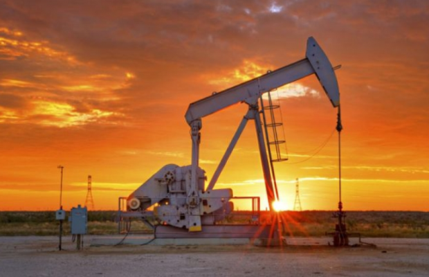 Neft Bazarı Sabit Qalıb: Brent və WTI Qiymətləri 2025-ci ildə Geosiyasi Təsirlərdən Nəticələnir