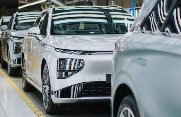 XPeng Avstriyadakı Magna Zavodunda Elektrikli Avtomobil İstehsalına Başladı