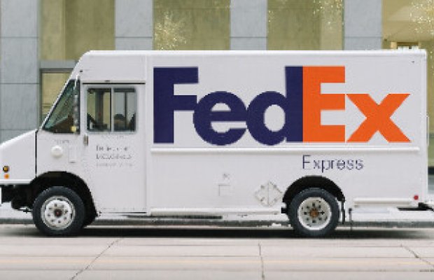 FedEx birinci maliyyə rübündə gəlirini 3% artırdı və tam illik proqnozuna qayıtdı.