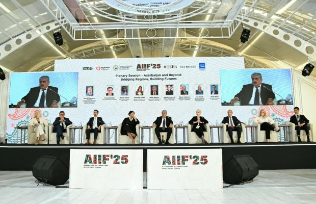 Birinci Azərbaycan Beynəlxalq İnvestisiya Forumu çərçivəsində plenar sessiya keçirilib