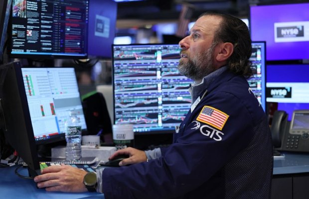 Bazar ertəsi günü Wall Street, bəslənənlərin rəhbərliyindəki yumşaq siqnallardakı qeydləri yenidən yenilədi