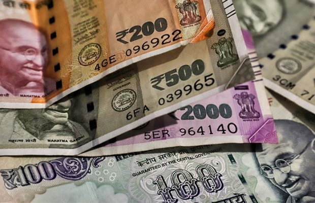 Hindistan rupiyasının gedişi tarixi minimumunu yeniləyib